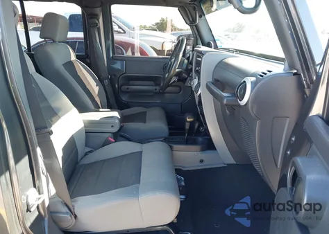 2010 Jeep Wrangler Unlimited Sahara z USA, uszkodzony, nr VIN 1J4BA5H16AL143044